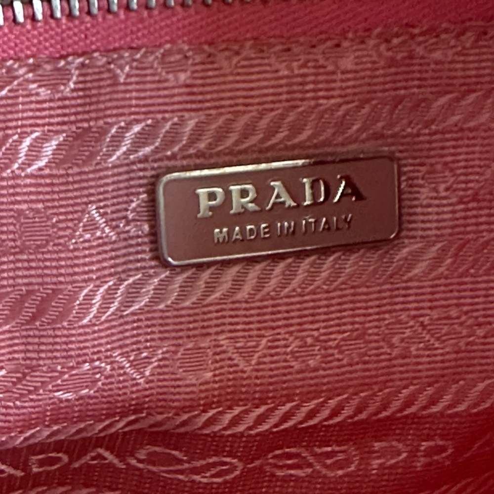 Vintage 100% authentic Prada nylon hobo bag. In good condition - Picture 9 of 9